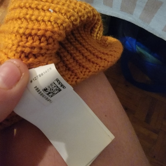 Adidas Winter Hat - Picture 5 of 6